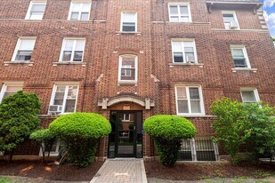 654 W Oakdale Ave in Chicago, IL - Building Photo