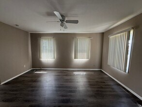 8607 Cedar St in Bellflower, CA - Building Photo - Building Photo