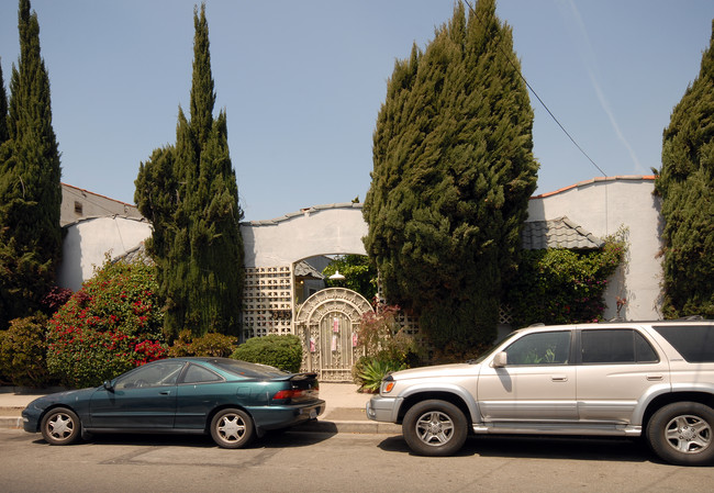 343 N Benton Way in Los Angeles, CA - Building Photo - Building Photo