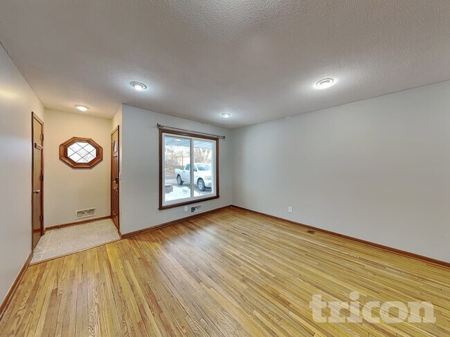 1 W 70th St, Unit 5 in Richfield, MN - Building Photo - Building Photo