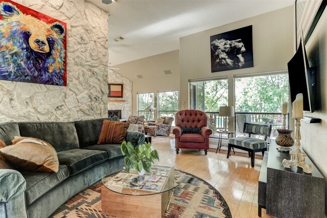 1706 Country Squire Dr