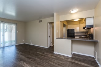 Hilltop Apartments in Lakewood, CO - Foto de edificio - Interior Photo