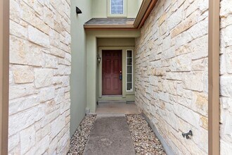 2410 Great Oaks Dr, Unit 202 in Round Rock, TX - Foto de edificio - Building Photo