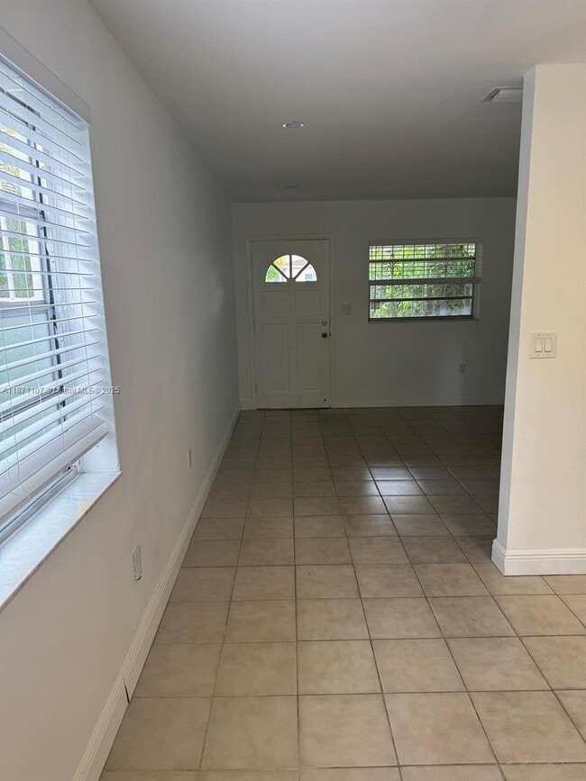 3445 NW 2nd Terrace in Miami, FL - Building Photo - Building Photo