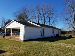 303 E Marion St in Pilot Mountain, NC - Building Photo - Building Photo