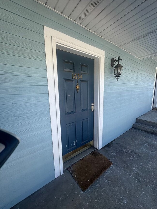 property at 1612 Queen Anne Wy