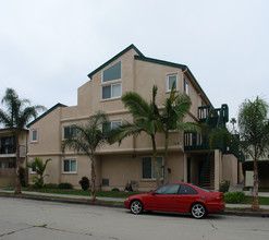 119-121 7th St in Seal Beach, CA - Building Photo - Building Photo