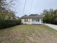 1800 Bolivar St in Denton, TX - Foto de edificio - Building Photo