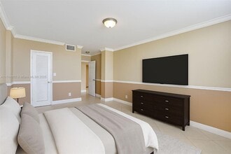 1455 N Treasure Dr in North Bay Village, FL - Building Photo - Building Photo