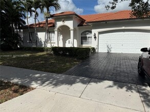 17460 NW 89th Ave in Miami Lakes, FL - Building Photo - Building Photo