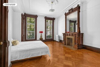 131 1/2 Noble St in Brooklyn, NY - Building Photo - Building Photo
