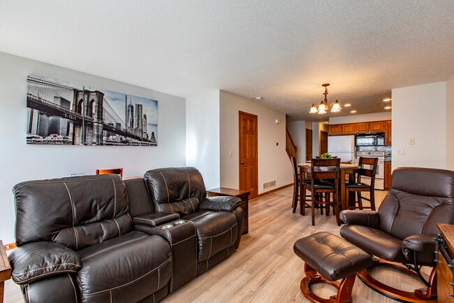 3058 River Falls Rd NW in Rochester, MN - Building Photo - Building Photo