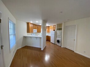 794 Lighthouse Ave in Pacific Grove, CA - Foto de edificio - Building Photo