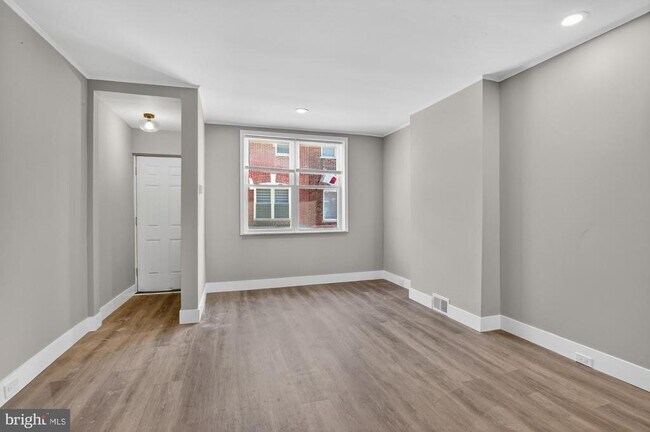 property at 2422 S Iseminger St