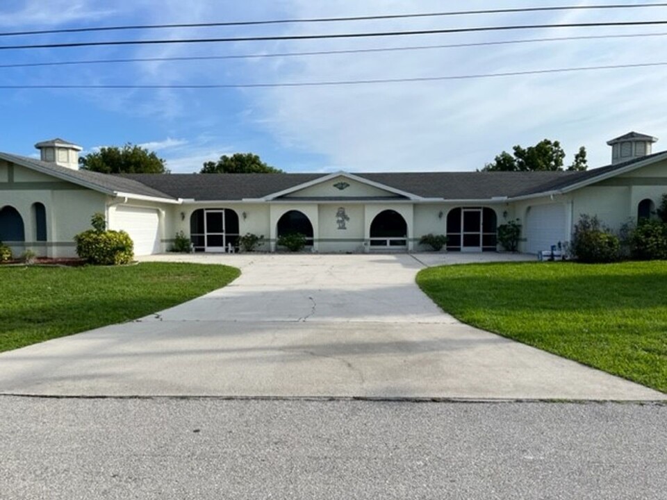 703 SE 7th St in Cape Coral, FL - Building Photo