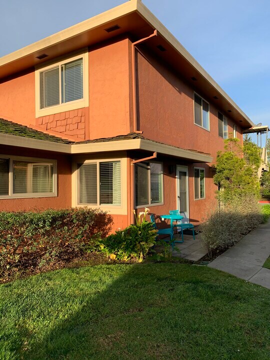 4425 Diamond St in Davis, CA - Building Photo