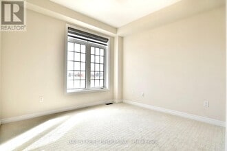 3026 Postridge Dr in Oakville, ON - Building Photo - Building Photo