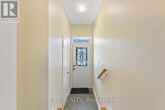 20 Gateway Ct in Whitby, ON - Building Photo - Building Photo