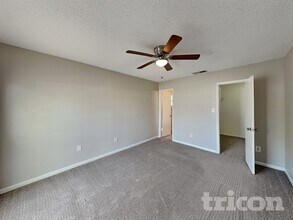 1757 Lakeview Village Dr in Brandon, FL - Building Photo - Building Photo