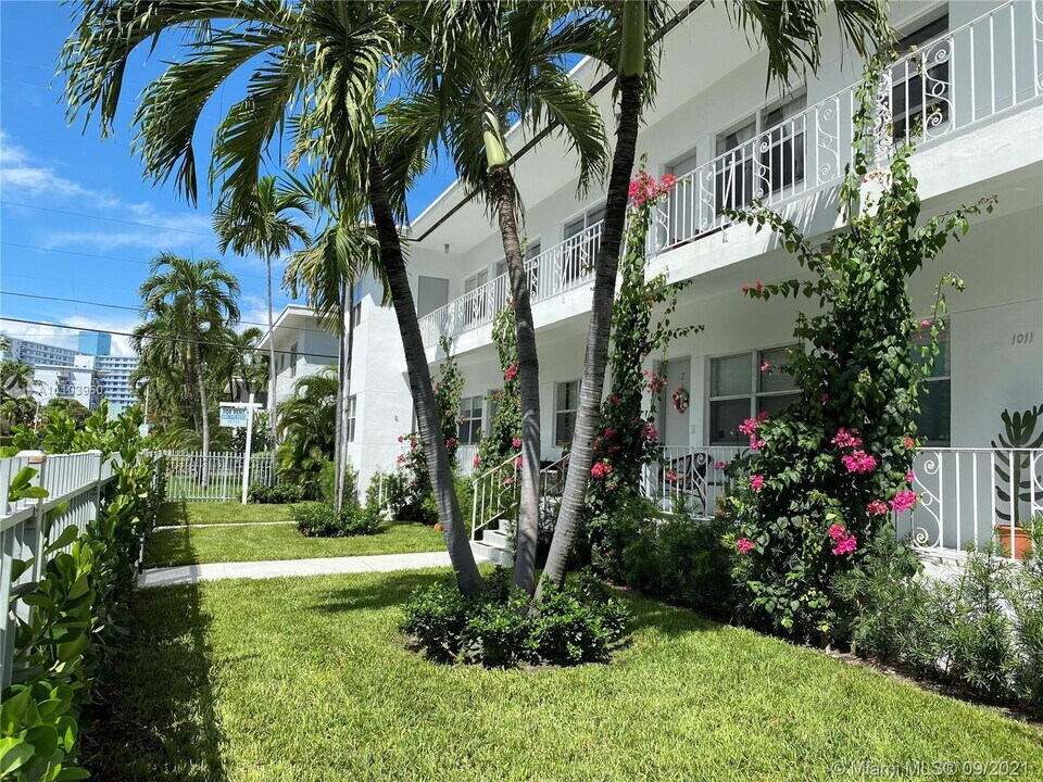 1011 9th St-Unit -8 in Miami Beach, FL - Building Photo