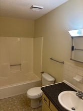 1090 N Guignard Dr in Sumter, SC - Building Photo - Building Photo