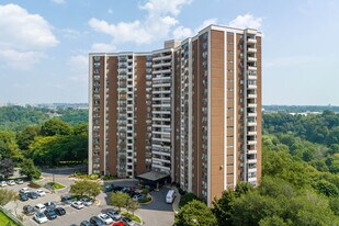 60 Pavane Linkway in Toronto, ON - Building Photo