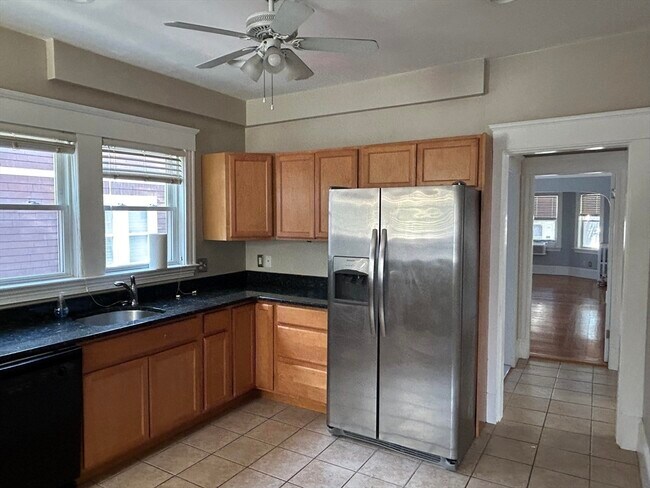 104 W Quincy St, Unit 1 in Somerville, MA - Building Photo - Building Photo