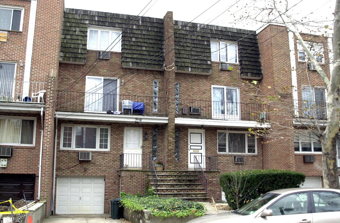 42 W 56th St in Bayonne, NJ - Foto de edificio