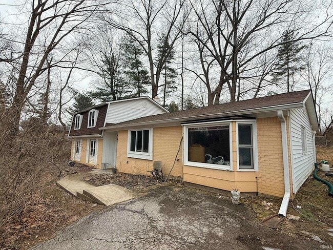 property at 1310 E Prairie Dr