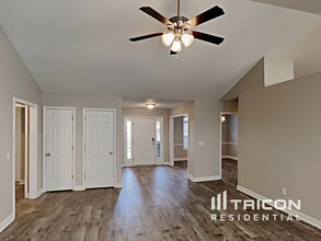 4586 Woodway Dr in Kernersville, NC - Building Photo - Building Photo