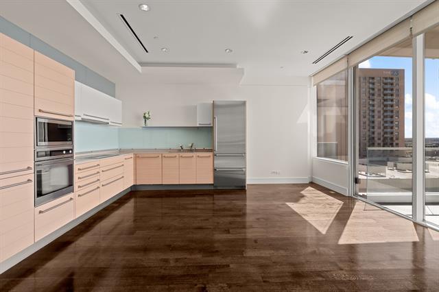 property at 2408 Victory Park Ln