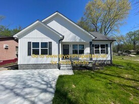 561 W 20th Ave in Springfield, TN - Building Photo