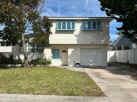 240 Hopkins St in Neptune Beach, FL - Building Photo
