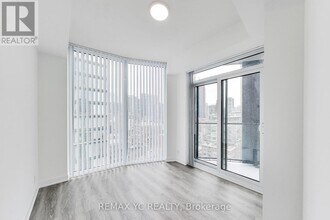 180 Front St E in Toronto, ON - Building Photo - Building Photo