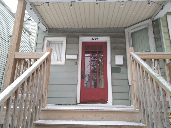 3707 N Kimball Ave in Chicago, IL - Building Photo - Building Photo
