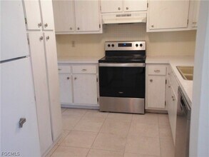 242 S Lake Dr in Lehigh Acres, FL - Building Photo - Building Photo