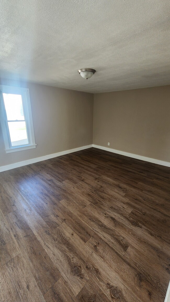33 Day St, Unit Apt 3 in Fredonia, NY - Foto de edificio - Building Photo