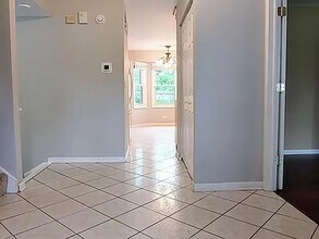 1970 Dogwood Dr in Hoffman Estates, IL - Building Photo - Building Photo