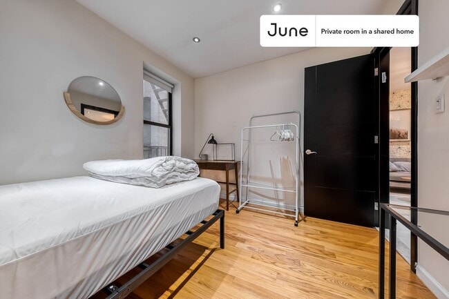 Private bedroom in 4 bed/2 bath Home in New York, NY - Building Photo - Building Photo