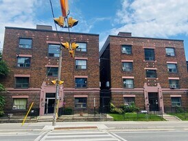 433 WARRINGTON APARTMENTS in Toronto, ON - Building Photo