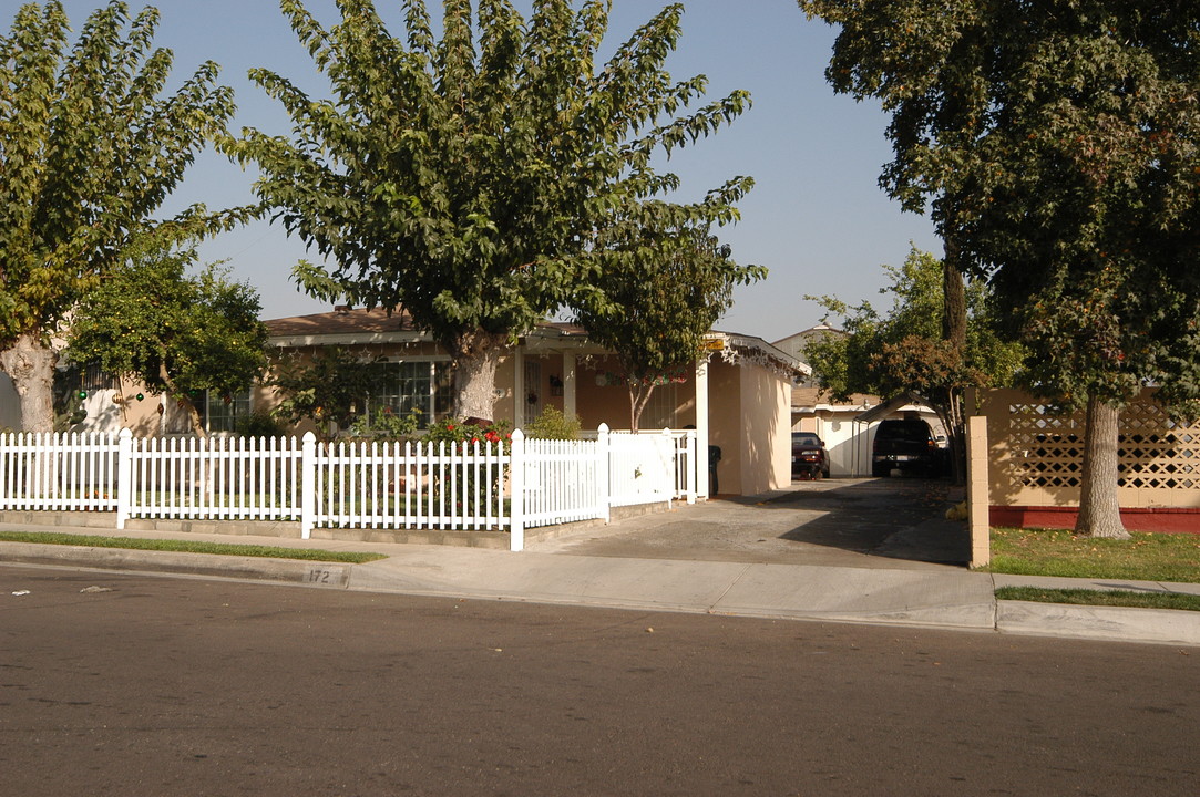 172 A,B,C N. 13th Ave in Upland, CA - Foto de edificio