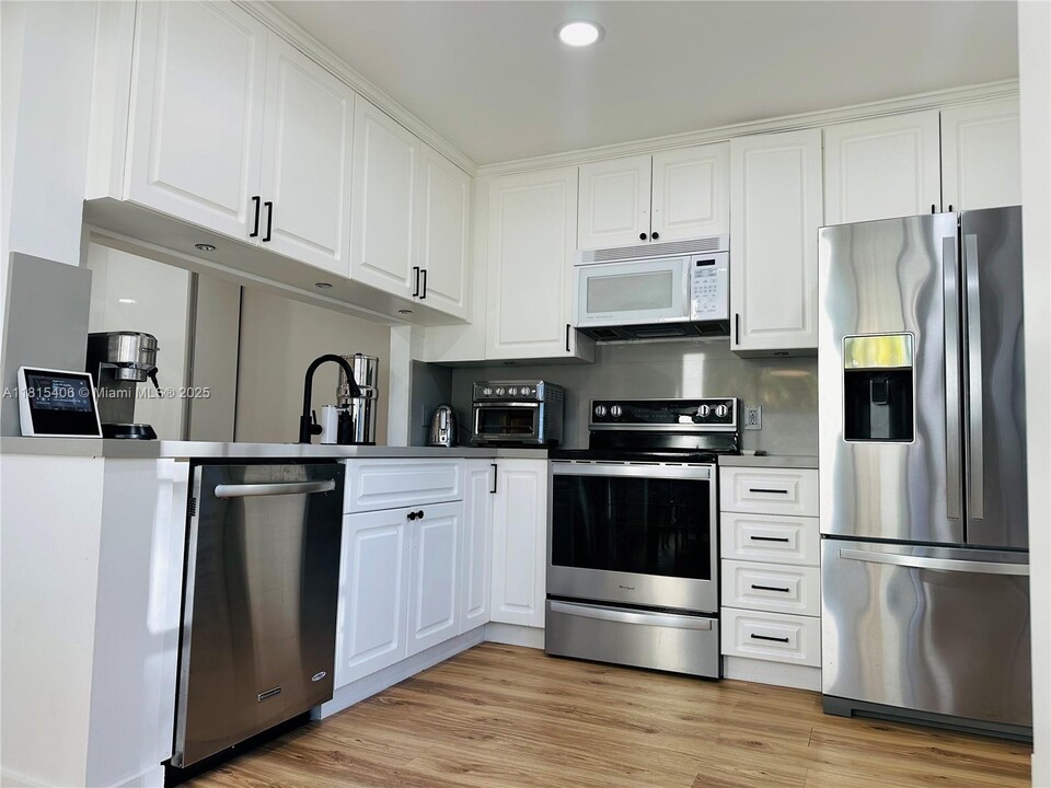 20903 Leeward Ct in Aventura, FL - Building Photo
