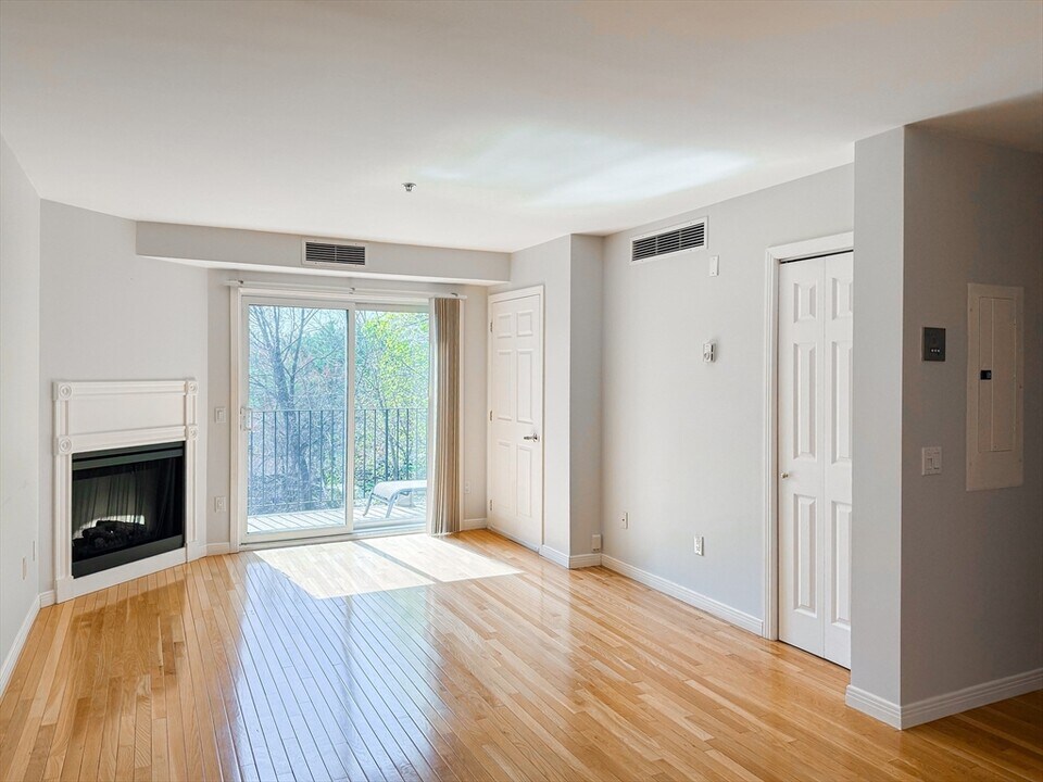 60 Broadlawn Park in Boston, MA - Building Photo
