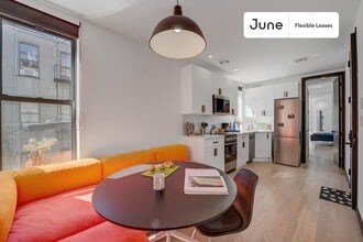 Harmonious ROOM at The Maison Suydam, Unit 2 in Brooklyn, NY - Foto de edificio - Building Photo