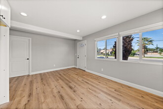 18053 Arrow Blvd in Fontana, CA - Building Photo - Building Photo