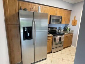 6530 Emerald Dunes Dr in Royal Palm Beach, FL - Building Photo - Building Photo