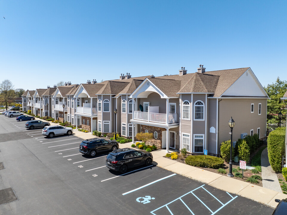 Deer Park Avenue Villas in North Babylon, NY - Building Photo