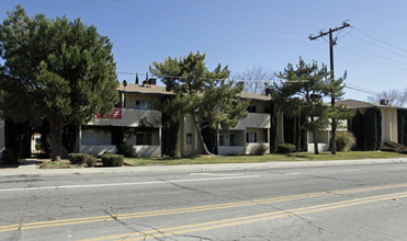 Woodcrest Apartments in Victorville, CA - Building Photo - Building Photo