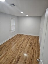 6 Islip Ave in Brentwood, NY - Building Photo - Building Photo