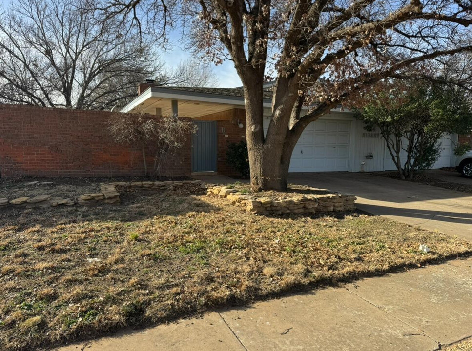 7914 Albany Ave in Lubbock, TX - Building Photo